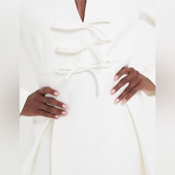 *NEW* Tuckernuck White Crepe Blair Bow Coat Dress - Picture 2 of 3